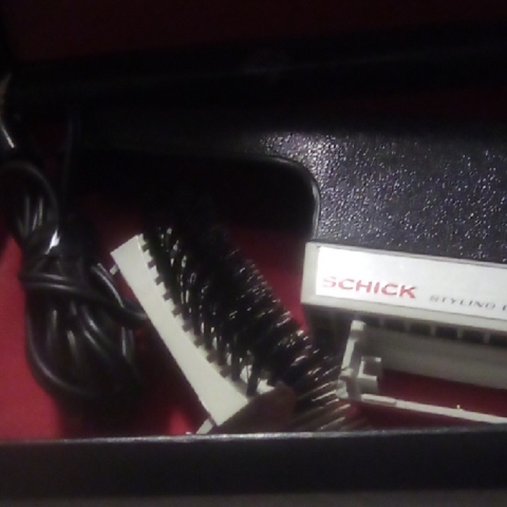 Men's Collectable Vintage 2 Speed Hair Dryer With Styling Attachments.